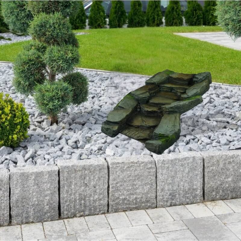 Dekorační kaskáda fontána k jezírku